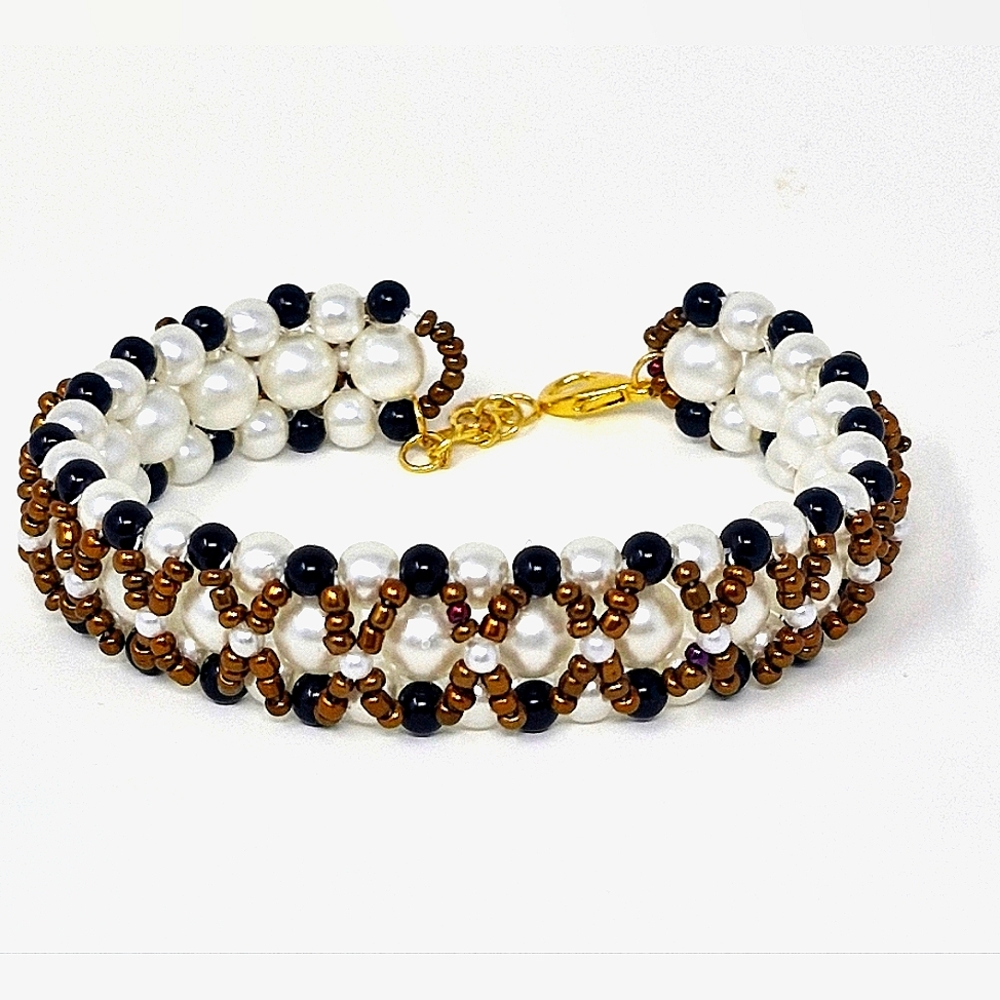 Handmade beaded bracelet with claps